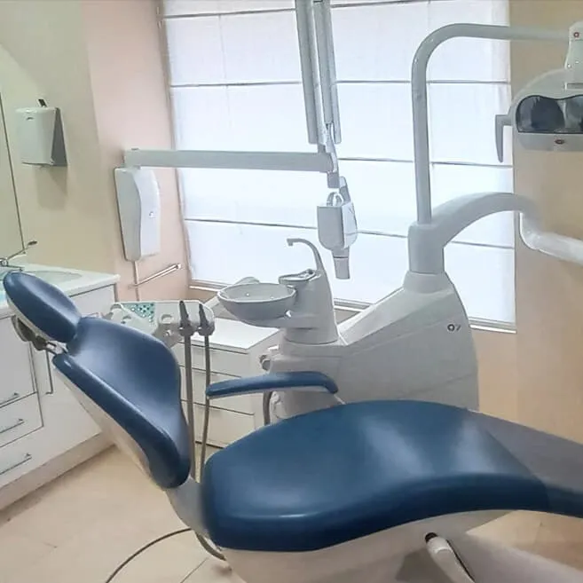 Sillón dental y equipo del gabinete de Javier Ferreiro Odontólogo en Vigo